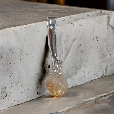 Pendentif main avec Citrine