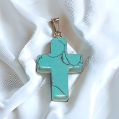 Pendentif croix Howlite bleu